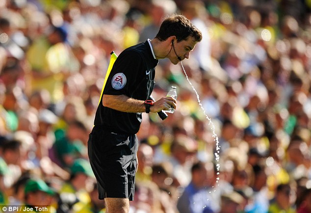 Sports Officials : Staying cool in warm conditions (Hydration Tips)